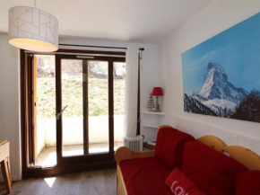 Studio rénové avec balcon aux pieds des pistes, WiFi, animaux permis - FR-1-502-415